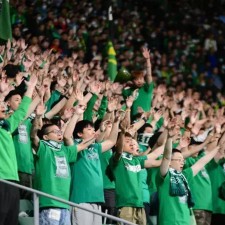 aiyouxi app-比赛现场气氛热烈，球员们百分百投入，精彩纷呈！()